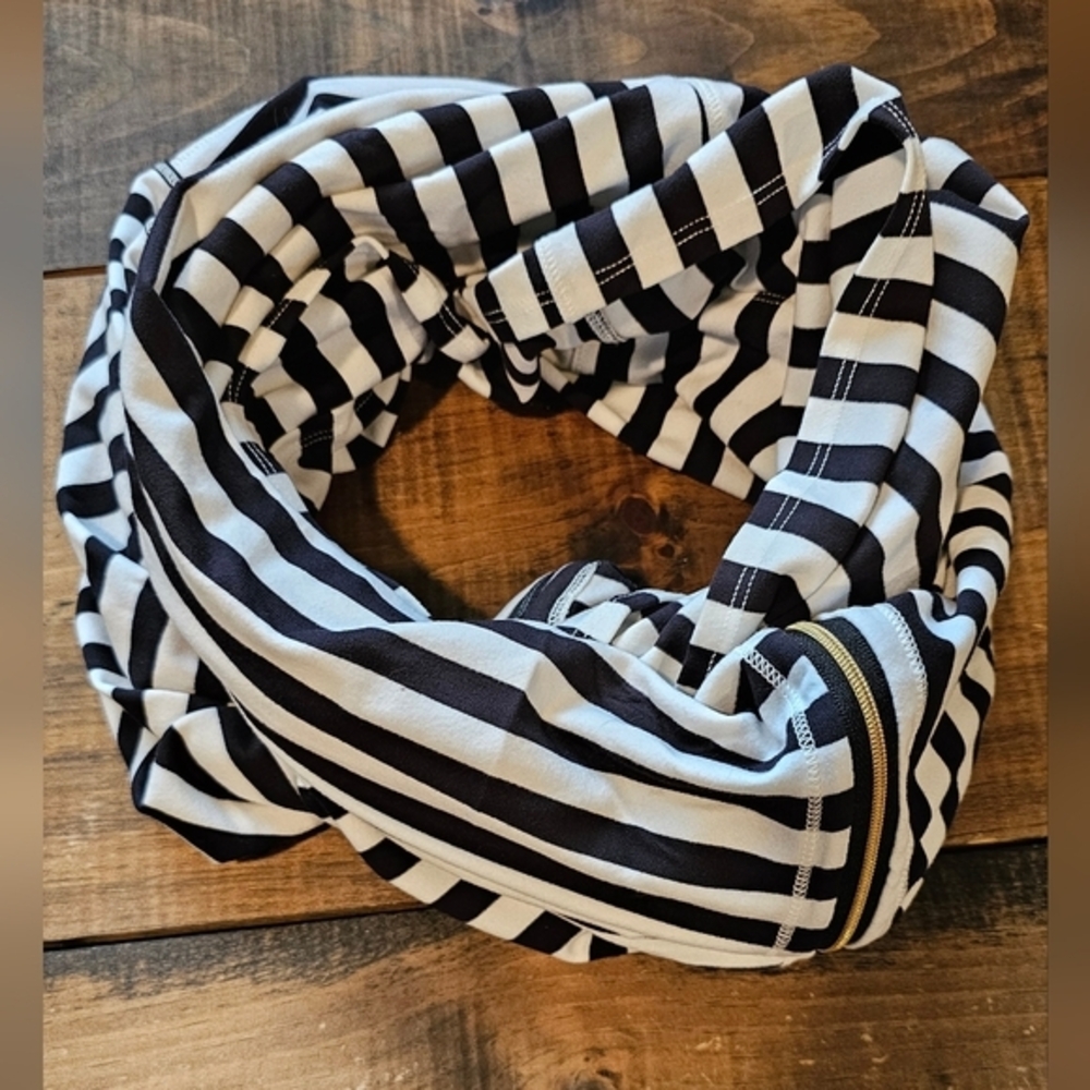 Lululemon Vinyasa Scarf Zips – Apex Stripe (Black/White) - Picture 3 of 6